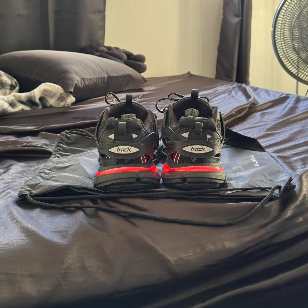 Balenciaga Men's Black Trainers - Picture 3 of 4
